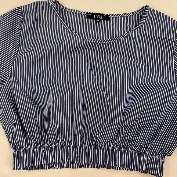 Striped Cropped Top - Picture 2 of 5